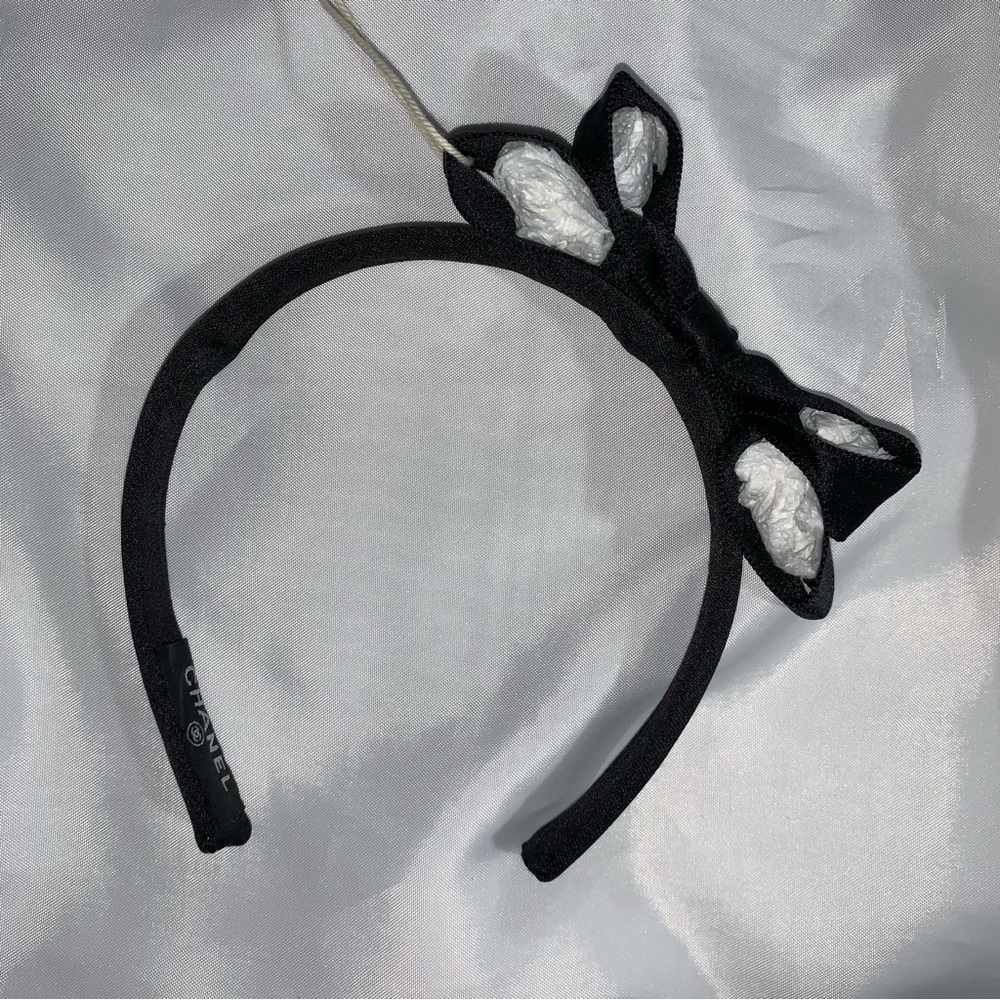 CHANEL hand wrapped black silk DOUBLE BOW headband w/presentation box